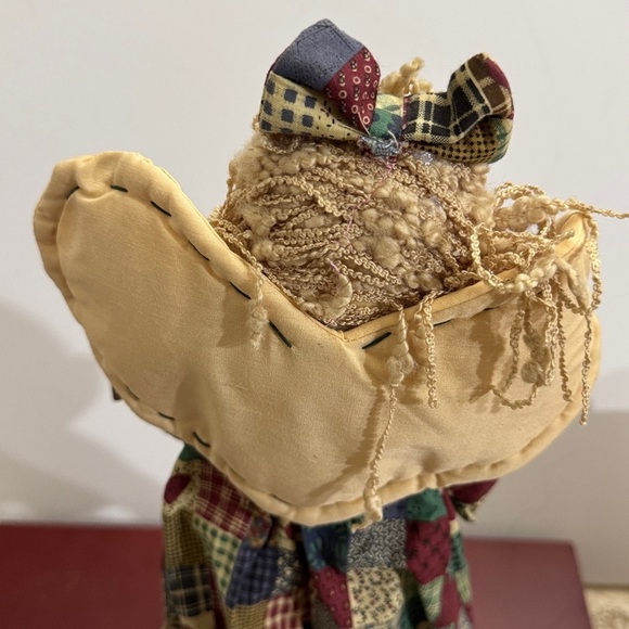 Homespun Creations Angel holding Welcome Friends sign. 16” - Picture 6 of 9